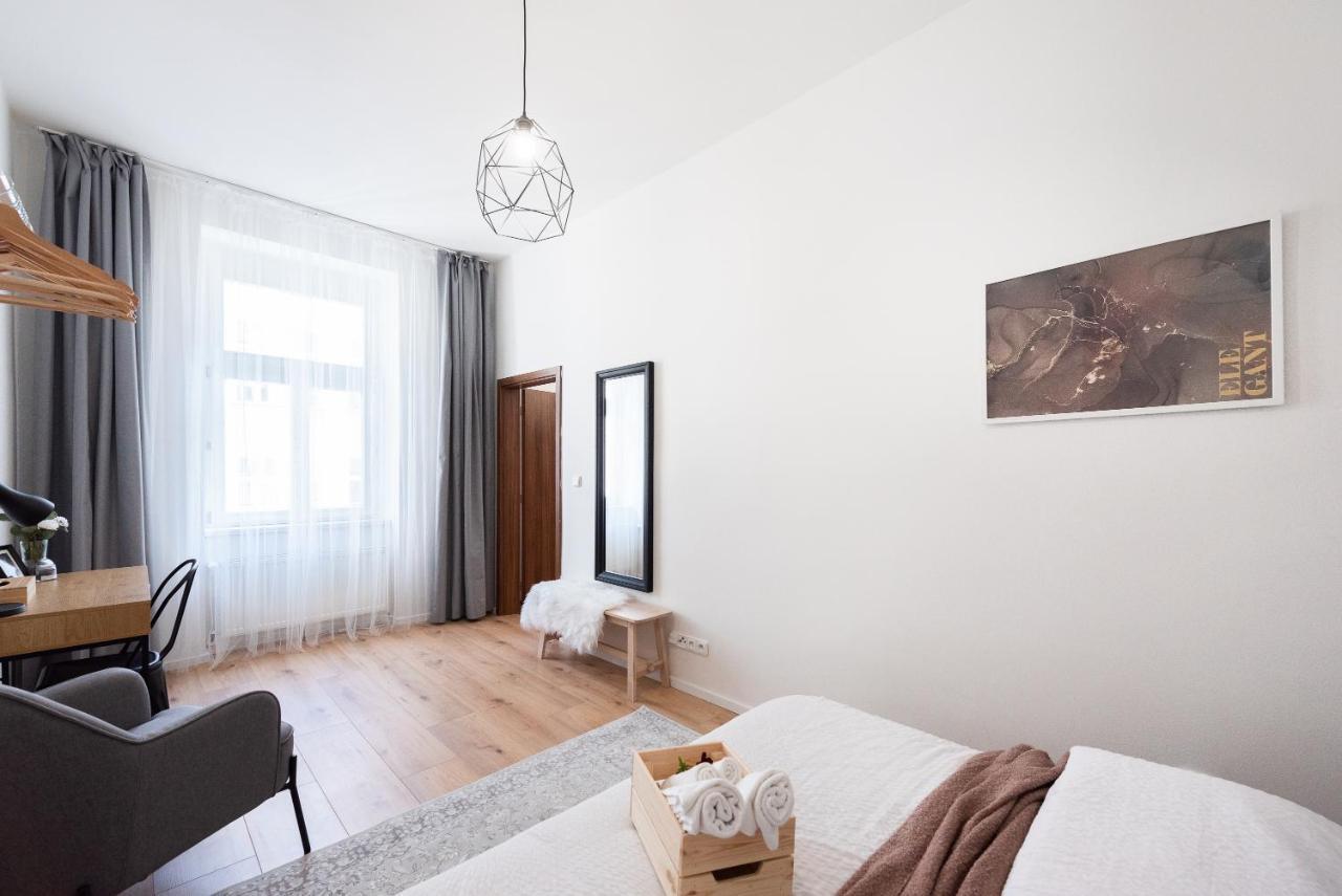 10 Min City Centre 5 People Apartment, Free Coffee ปราก ภายนอก รูปภาพ